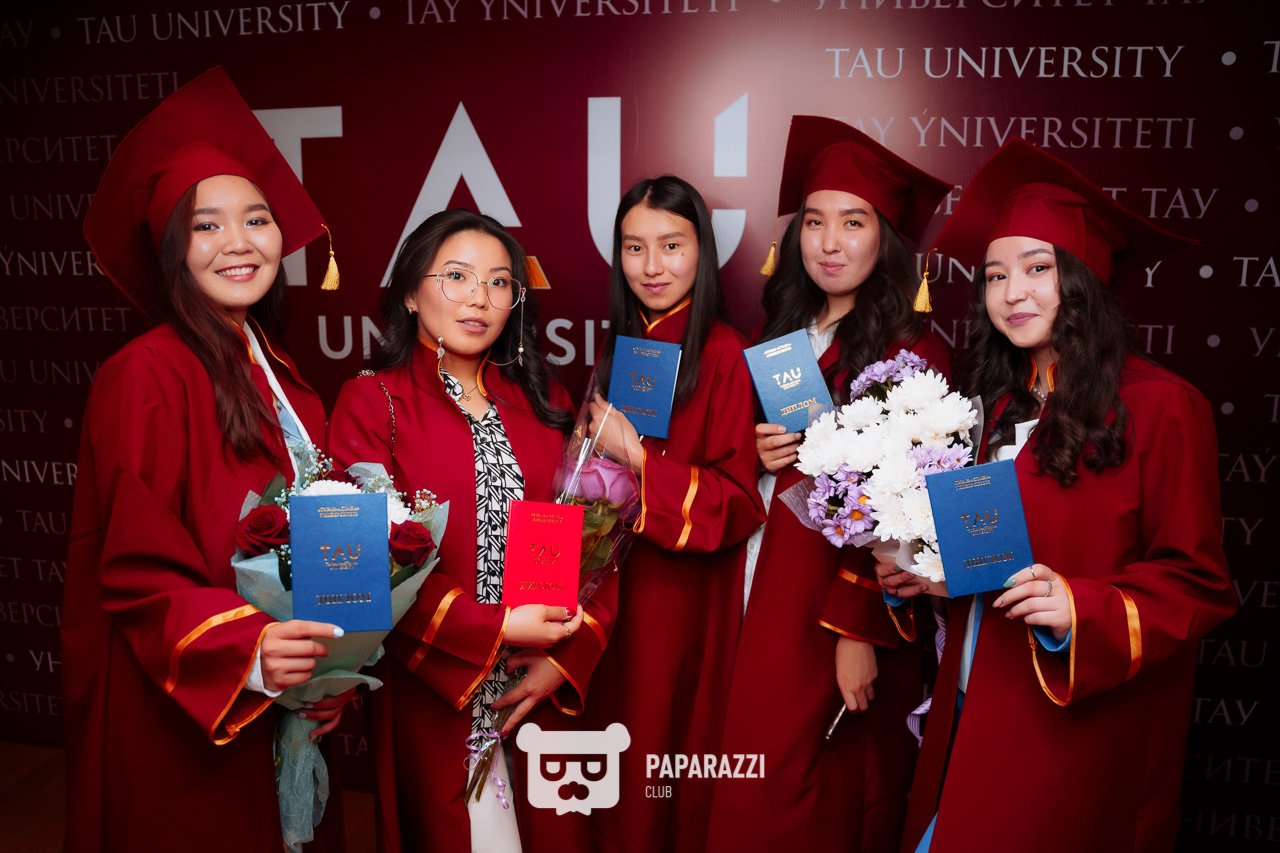 Вручение дипломов университета "TAU"