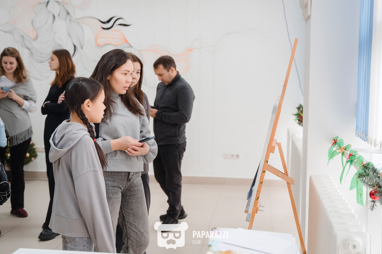 Открытие выставки детских художественных работ Клуба науки и творчества SKILLmix