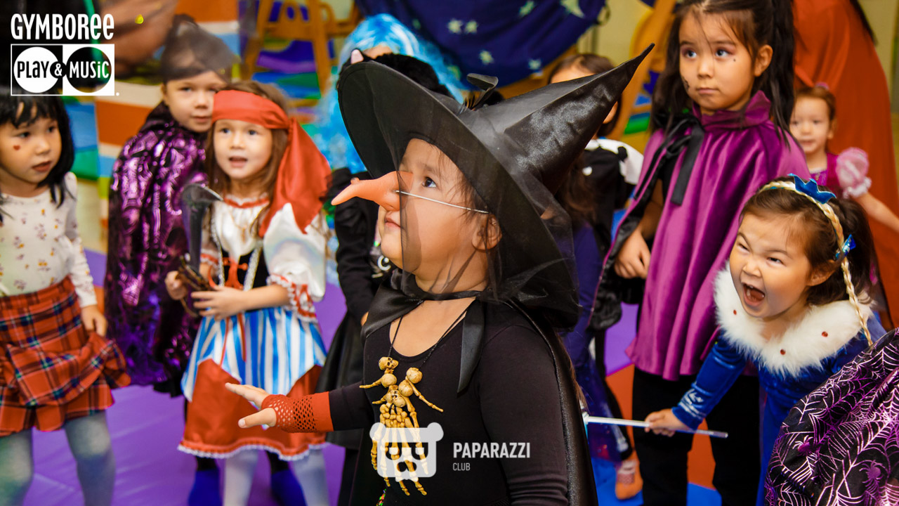 Тематический урок “Halloween” в детском центре раннего развития Gymboree Play&music