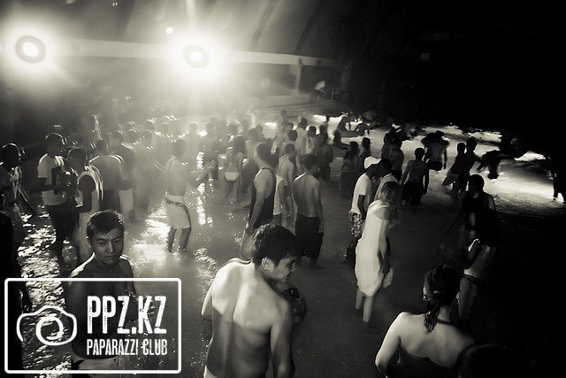 Bikini party @ Khan Shatyr [18/06/11] 